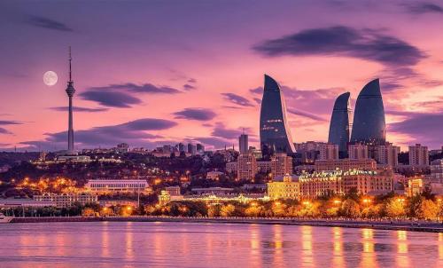 Vista general de Baku o vista desde el albergue
