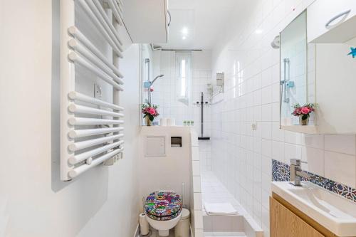 GuestReady- Modern Comfort near Parc Monceau for 6