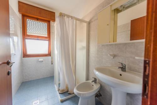 A bathroom at Altan