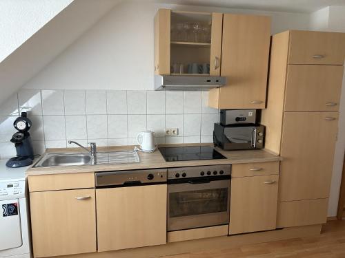 Η κουζίνα ή μικρή κουζίνα στο City Nest Ettlingen - nähe Wasenpark