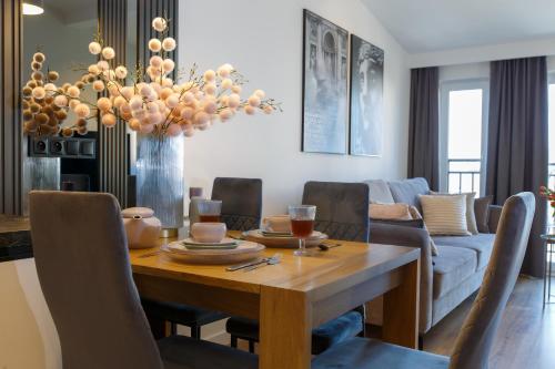 Apartamenty PREMIUM 56 obok Rynku Centrum, Parking - GARAŻ PODZIEMNY, wysoki standard, spokojna i cicha okolica, Parking - UNDERGROUND GARAGE, high standard, peaceful and quiet area