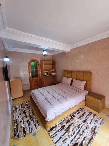 Ένα ή περισσότερα κρεβάτια σε δωμάτιο στο Dar Fatna Marrakech