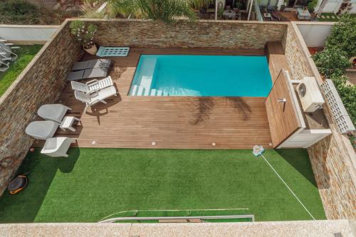 an overhead view of a backyard with a pool and grass at Pool & Cinema Villa by Vacationy in Porto