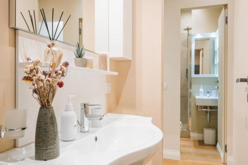 DAMA VENETO APT 6 Guest 2 BR 2 BATHS NO ZTL
