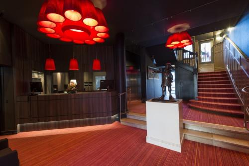 a statue of a man on a pedestal in a building at Hôtel Bristol in Le Touquet-Paris-Plage