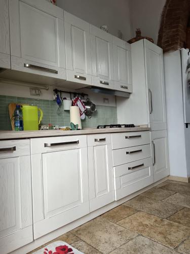 Dapur atau dapur kecil di Casa Vacanze Porta a Mare