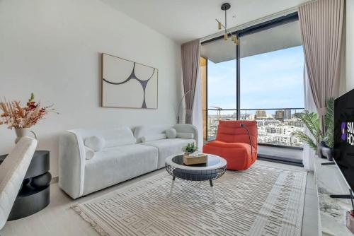 Exceptional 1BR flat wBalcony Gym & Pool in JVC