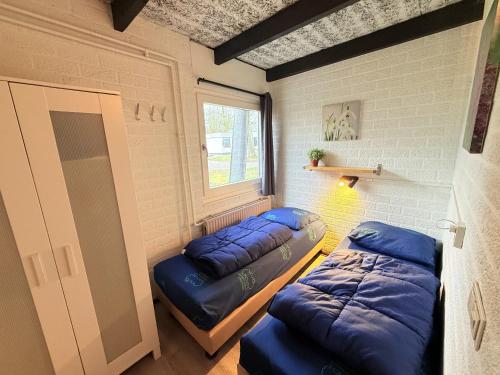 a room with two bean bags and a window at Bungalowpark Simpelveld - Schakel 15 in Simpelveld