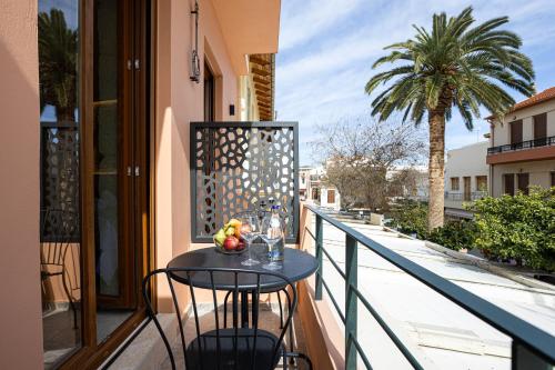 Othonas Concept Suites