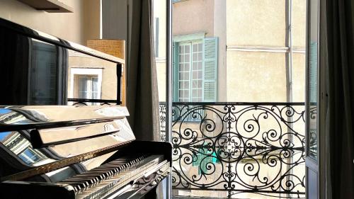 balcón con piano en Le Pianiste, en hypercentre avec balcon, en Limoges