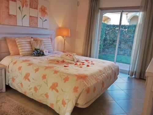 a bedroom with a bed with flowers on it at Villa Oasis Parque BY SWEET HOME in Portimão