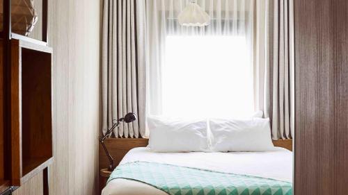 Katil atau katil-katil dalam bilik di Good Hotel London