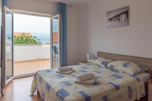 Sea View Family Apartment with Large Terrace & Free Parking