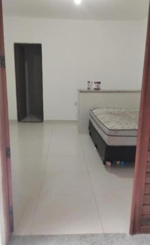 a room with a bed in the corner of a room at Sítio Jacutinga 2025 in Pacoti