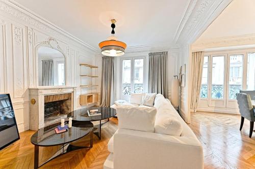 Spacious and Bright Apartment