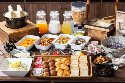 a table with many different types of food and drinks at Hotel KAN-RAKU Fujisan Gotemba in Gotemba