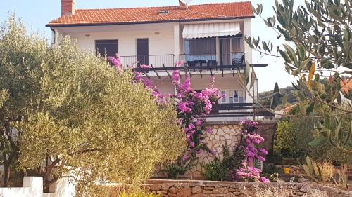 Ferienwohnung Tihana Mit Mediterranem Garten