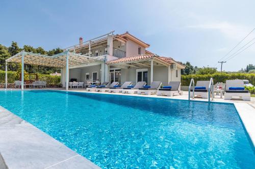 Бассейн в Villa Aelia Für 10 Personen In Skopelos или поблизости