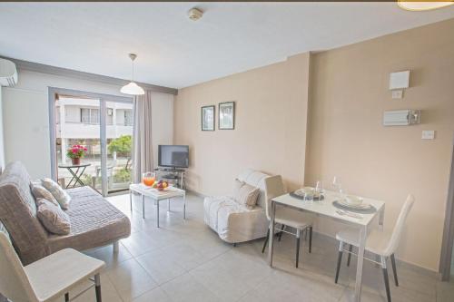 Fotografie z fotogalerie ubytování Helle Ferienwohnung Mit Balkon v destinaci Ayia Napa