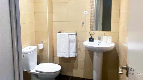 Phòng tắm tại Living4Malaga The Eagle Wings