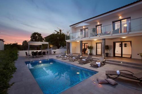 Luxus Villa Grey Soul Mit Pool In Medulin