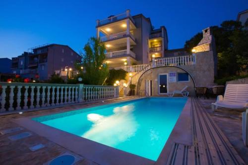 Erdgeschosswohnung Mit Terrasse Und Balkon