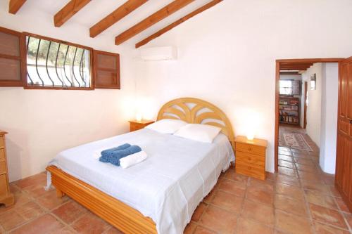Katil atau katil-katil dalam bilik di Casa The Lofties Mit Pool In Andalusien