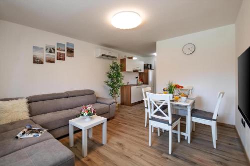 Apartments Lovric Apt 2