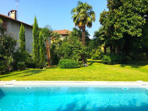 Bazén v ubytování Ferienhaus Für 15 Personen In Cittiglio nebo v jeho okolí