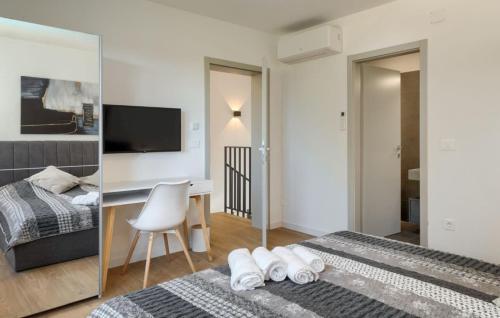 Katil atau katil-katil dalam bilik di Modern villa Eva with pool and 2 bedrooms in Tar