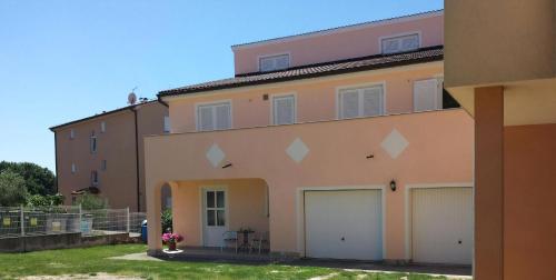 Appartement In Banjole Mit Terrasse Und Garten