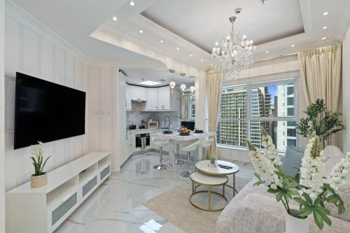 High Floor Upgraded 2BR in JLT - Walk to Lake Park
