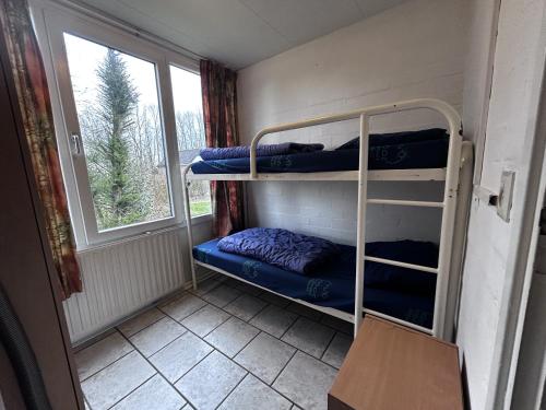 Postel nebo postele na pokoji v ubytování Bungalowpark Simpelveld - Delta 112