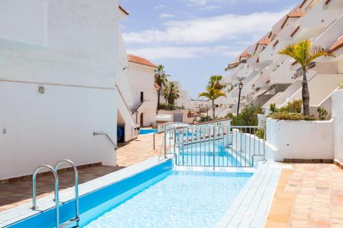 Home2Book Surf Vibes Apt Las Américas, Pool