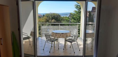 Helle Wohnung In Selce Mit Terrasse