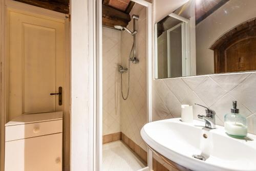 a bathroom with a sink and a mirror at Appartamento Maria in San Gimignano