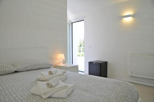 Ένα ή περισσότερα κρεβάτια σε δωμάτιο στο Villa Micol 5' from the sea!