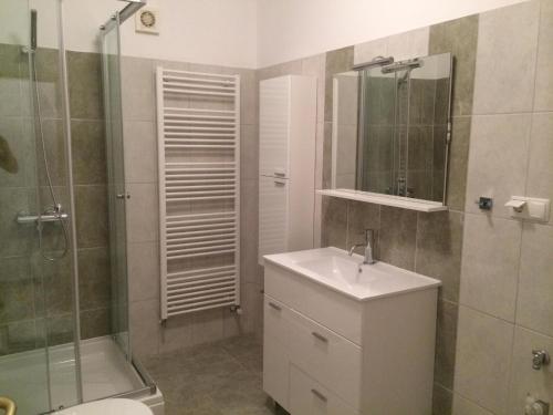 Koupelna v ubytování Erdgeschosswohnung Mit Terrasse Für Sechs Personen