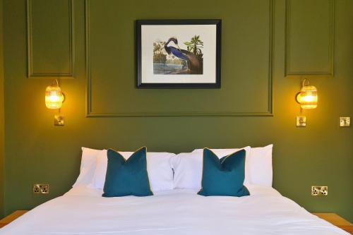 The Alyth Hotelにあるベッド