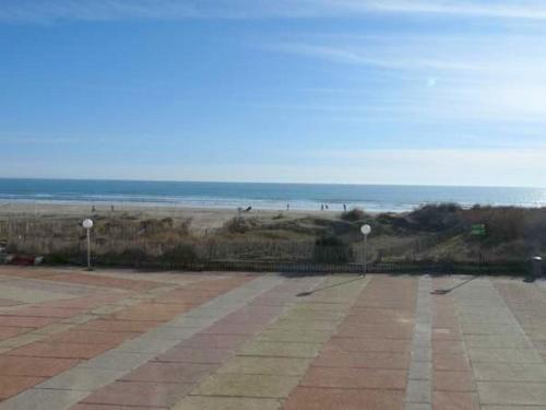 Appartement T2 Cabine - Quartier Animé, Vue Mer, Parking Privé - FR-1-328-260