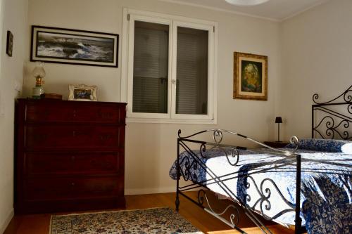 a bedroom with a bed and a dresser and a window at Pane e Marmellata in Signa