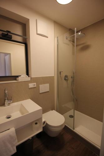 a bathroom with a toilet and a sink and a shower at Das HOB - Hotel Original Bamberg in Bamberg