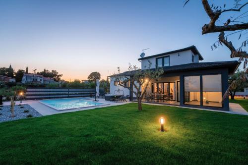 Villa Jasminka Mit Pool Und Jacuzzi