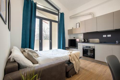 Urban Oasis with Terrace & free Parking, int11