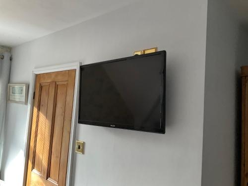 Overdale Guesthouse and Free Parking photo 68