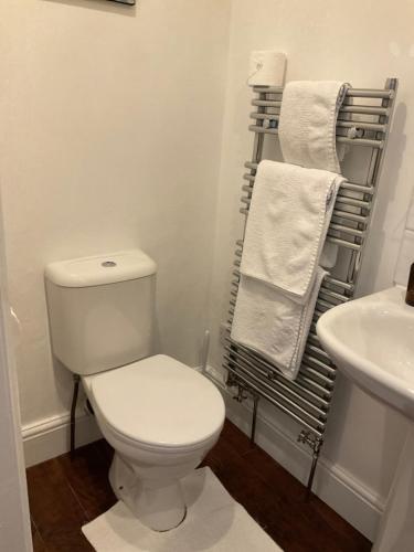 Overdale Guesthouse and Free Parking photo 66