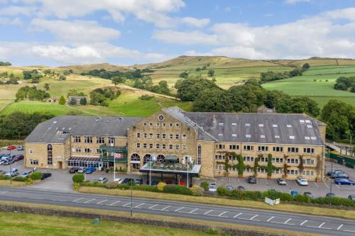 an aerial view of a large building with a parking lot at Skipton Hotel - formerly known as Hotel Rendezvous-Skipton in Skipton