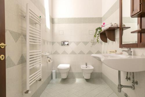 a bathroom with a sink and a toilet at Il Pino - appartamento Olivo in Cecina