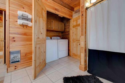 Η κουζίνα ή μικρή κουζίνα στο The Willow, Secluded and Cozy country cabin