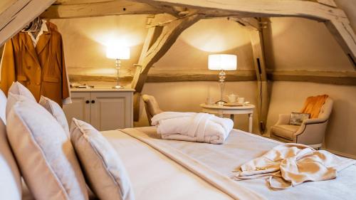 a bedroom with a bed and a chair and lamps at Abbaye De Villeneuve in Les Sorinières